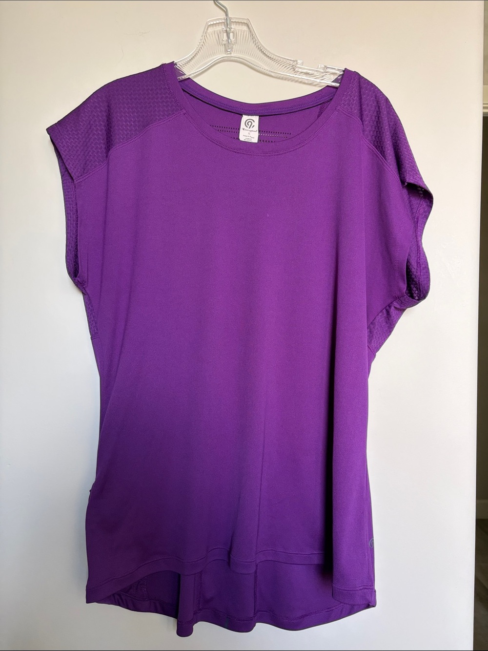 Champion Women’s Athletic Top with Mesh Back and zipper pocket size L